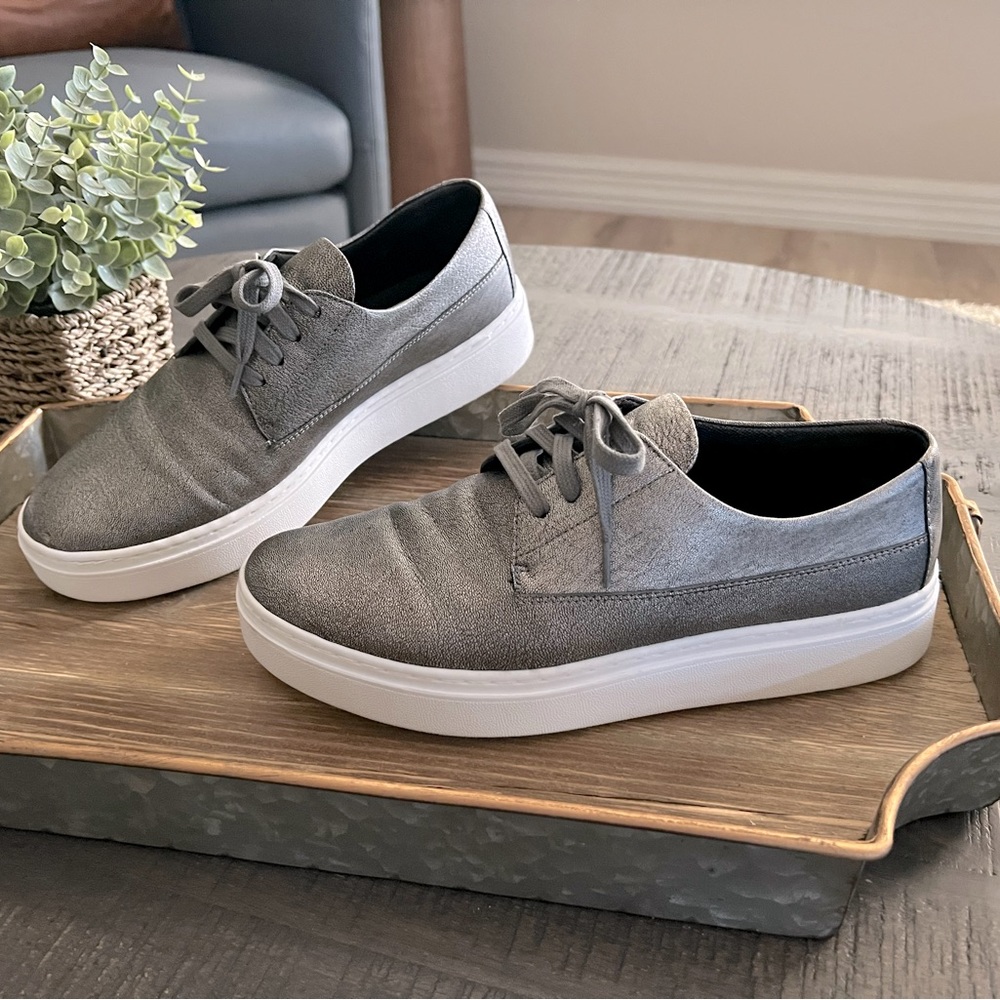 Eileen Fisher Lace Up Sneakers EUC size 9.5